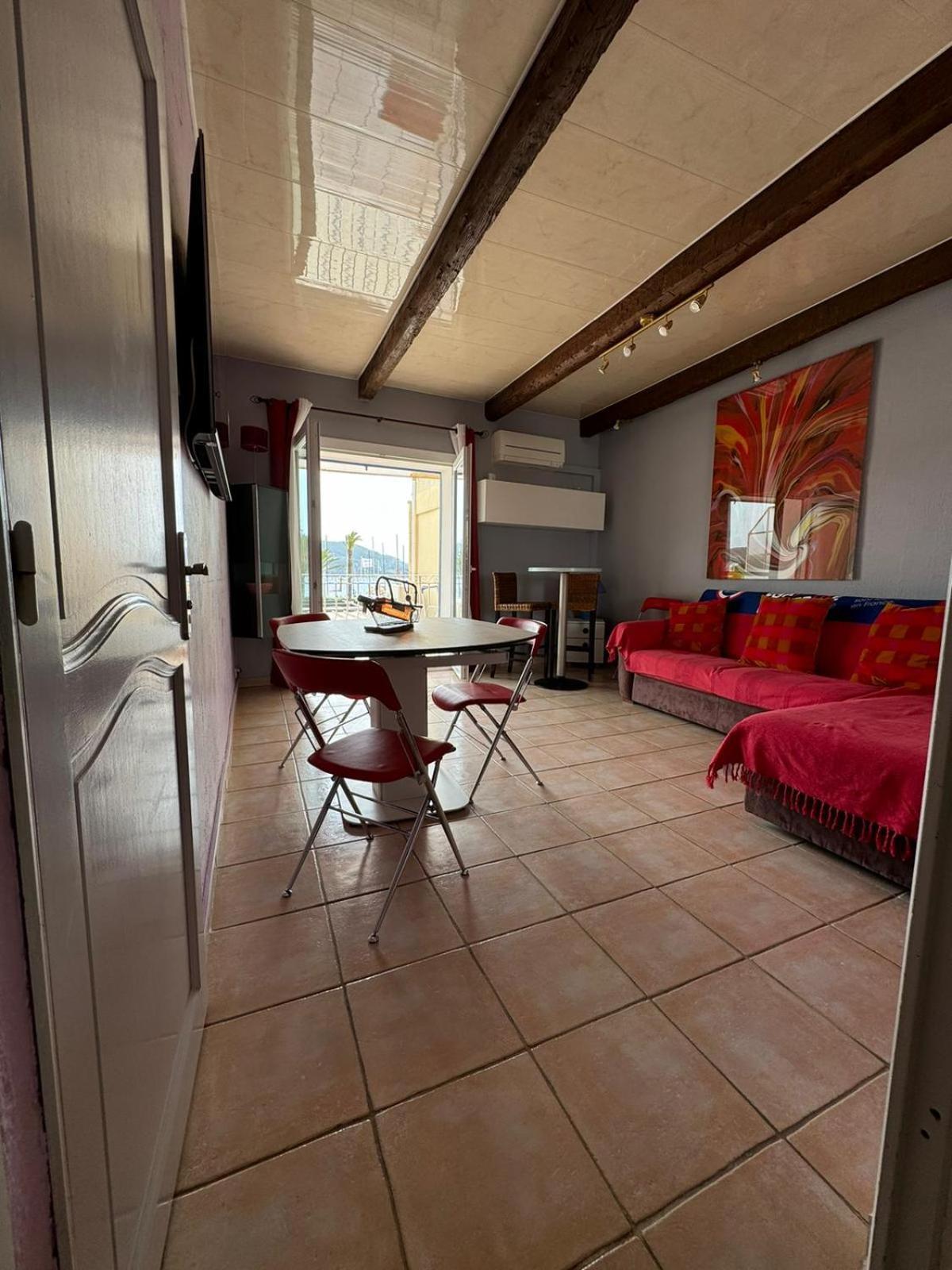 Les Pieds Dans L'Eau Apartment Saint-Cyr-sur-Mer Bagian luar foto