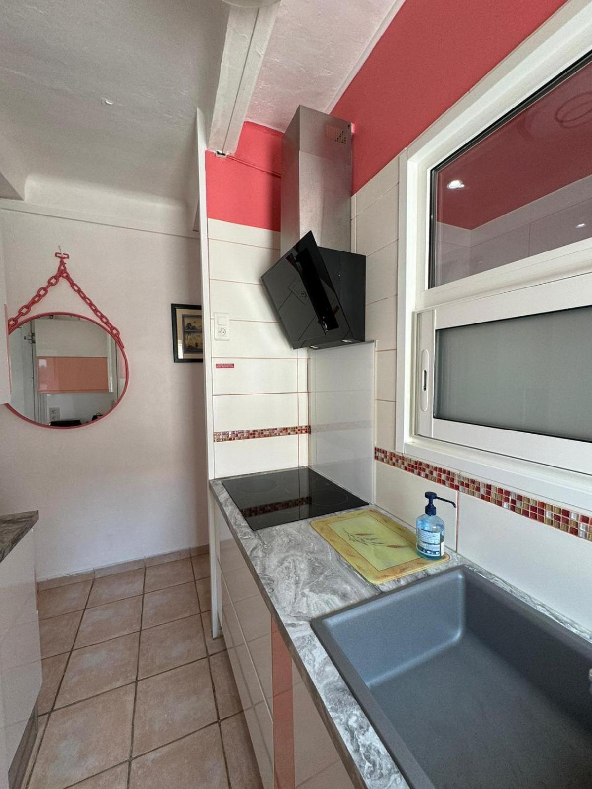 Les Pieds Dans L'Eau Apartment Saint-Cyr-sur-Mer Bagian luar foto
